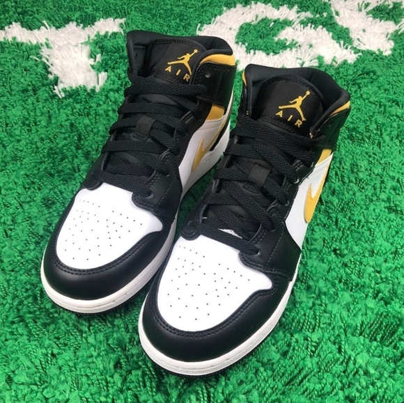 Air Jordan 1 Mid GS White Pollen Black Sneaker size 4y 5.5 women's - Picture 2 of 9